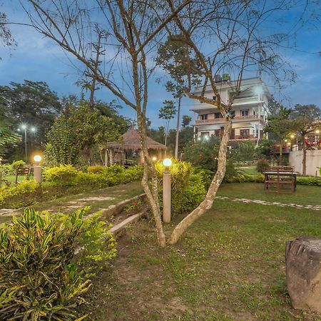 Hotel Riverside With Swimming Pool Sauraha Εξωτερικό φωτογραφία