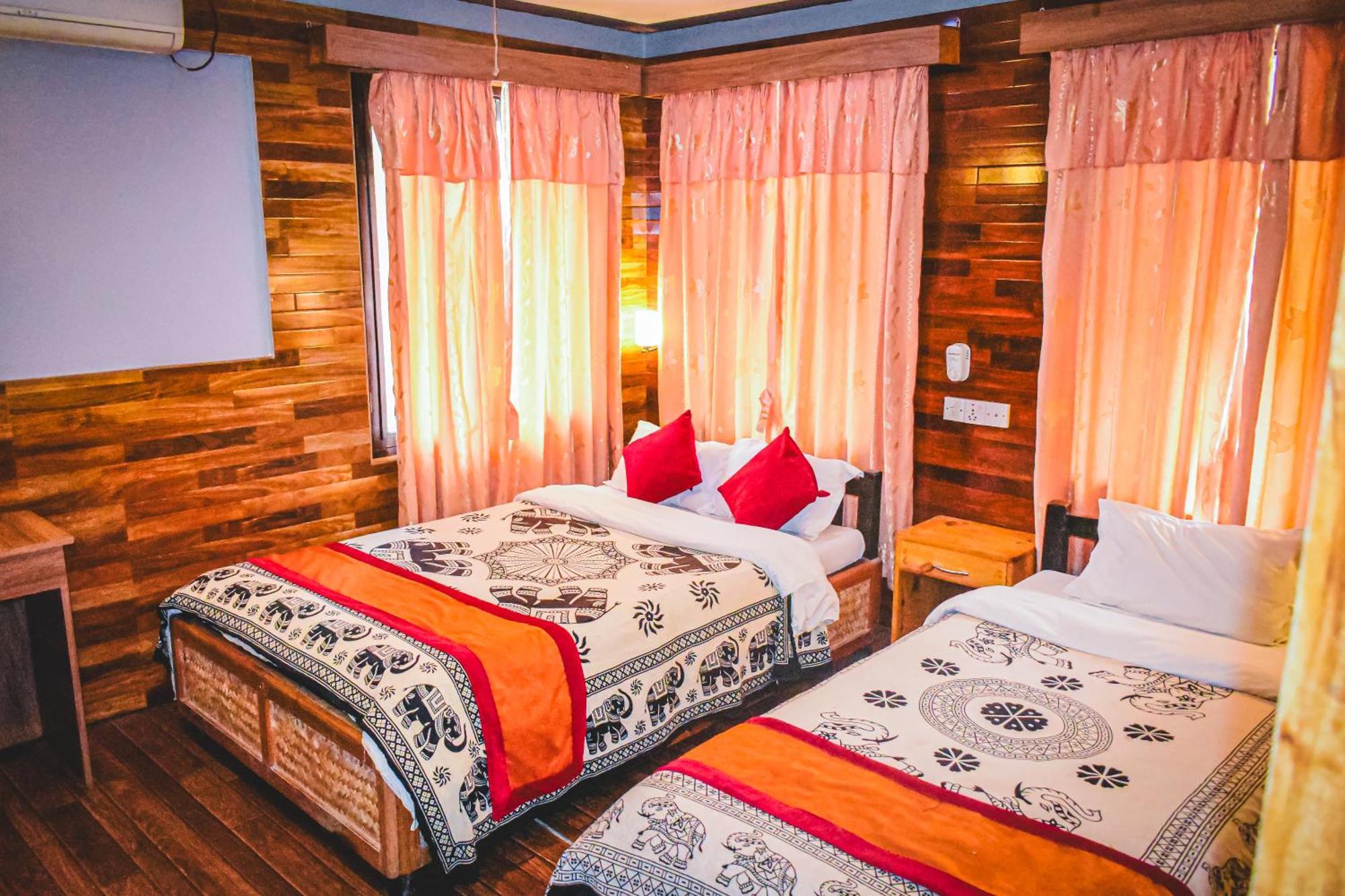Hotel Riverside With Swimming Pool Sauraha Εξωτερικό φωτογραφία