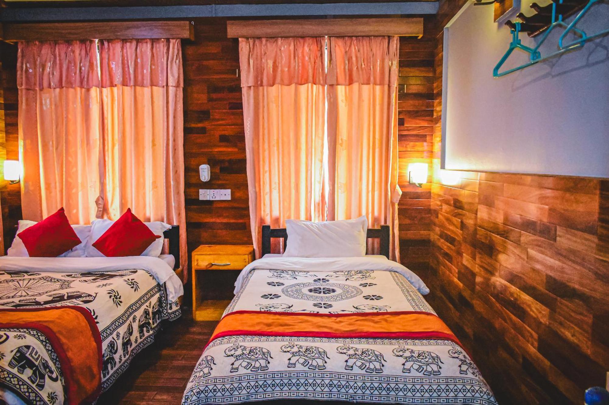 Hotel Riverside With Swimming Pool Sauraha Εξωτερικό φωτογραφία