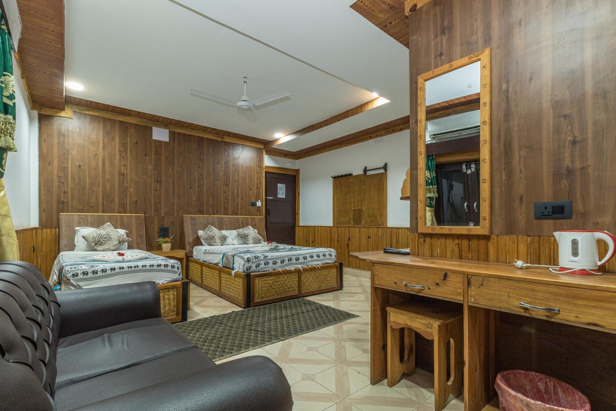 Hotel Riverside With Swimming Pool Sauraha Εξωτερικό φωτογραφία
