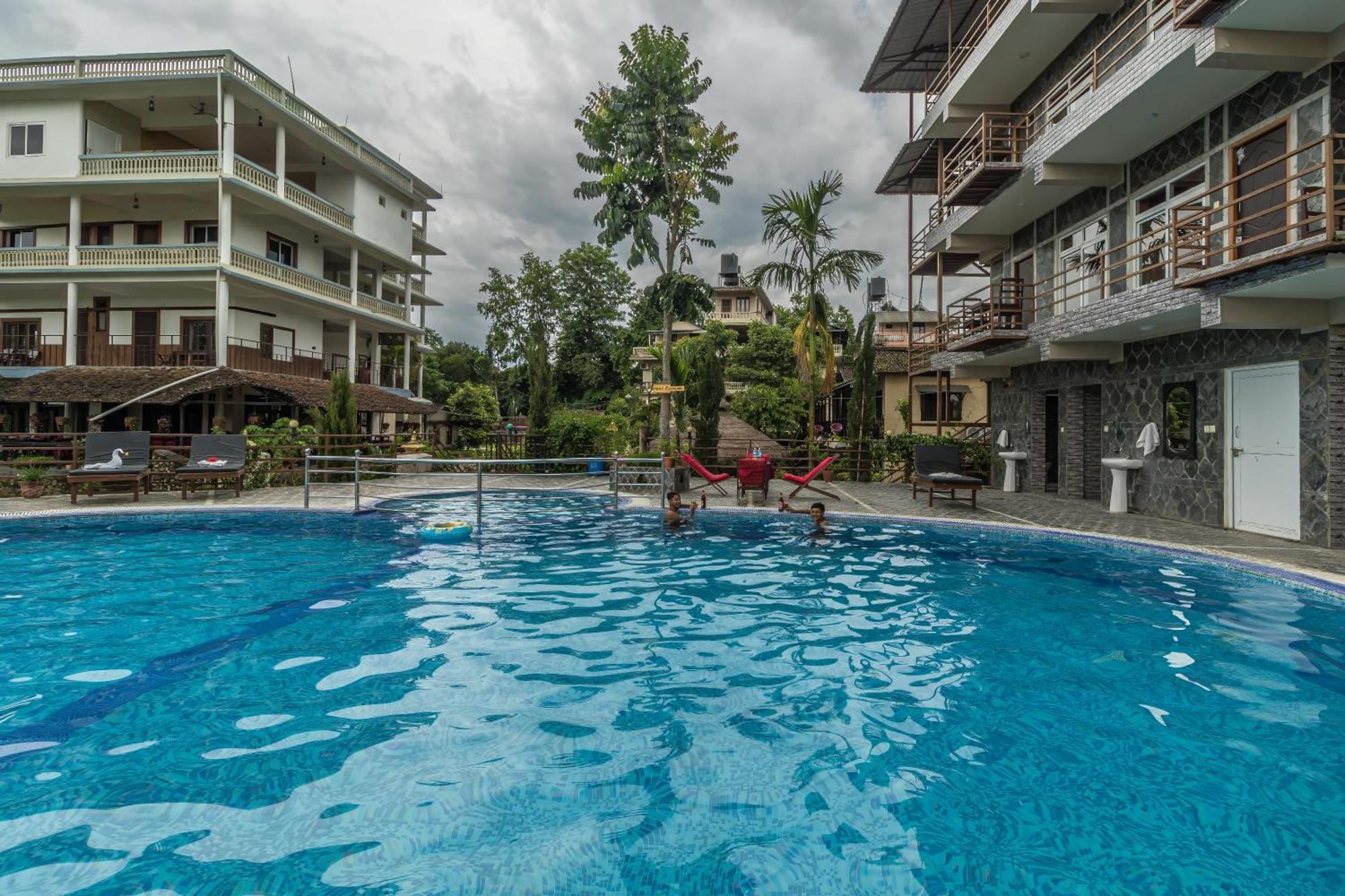 Hotel Riverside With Swimming Pool Sauraha Εξωτερικό φωτογραφία