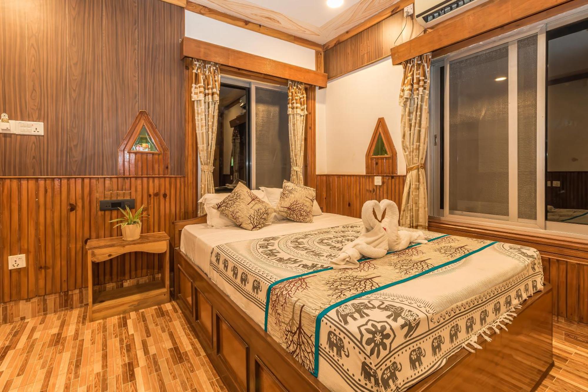 Hotel Riverside With Swimming Pool Sauraha Εξωτερικό φωτογραφία