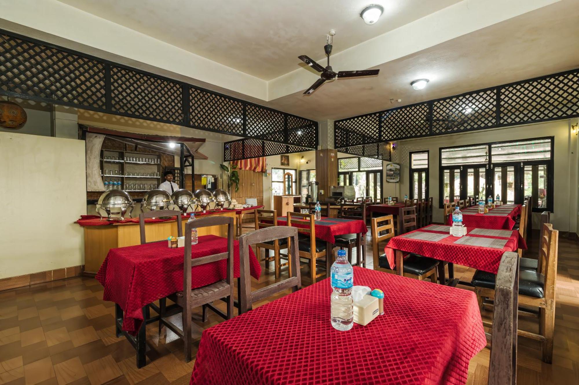 Hotel Riverside With Swimming Pool Sauraha Εξωτερικό φωτογραφία