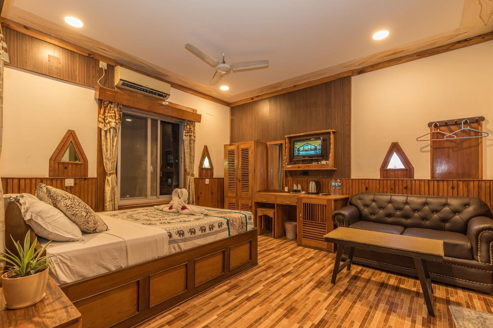 Hotel Riverside With Swimming Pool Sauraha Εξωτερικό φωτογραφία