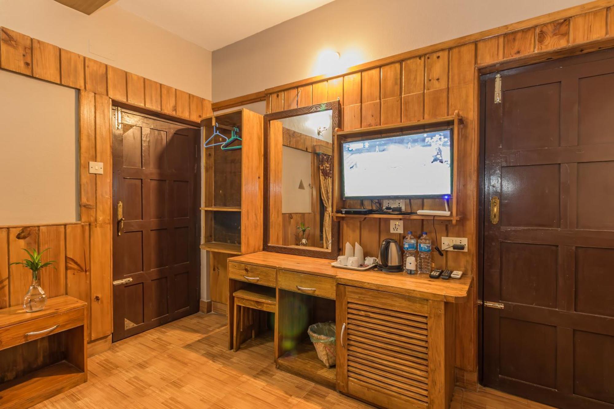 Hotel Riverside With Swimming Pool Sauraha Εξωτερικό φωτογραφία
