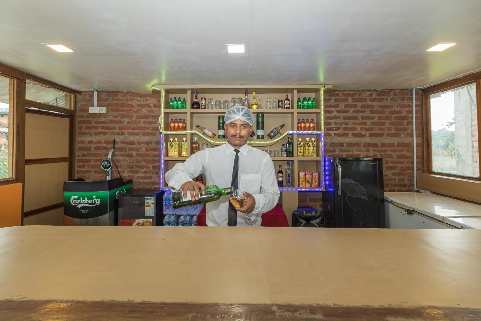 Hotel Riverside With Swimming Pool Sauraha Εξωτερικό φωτογραφία