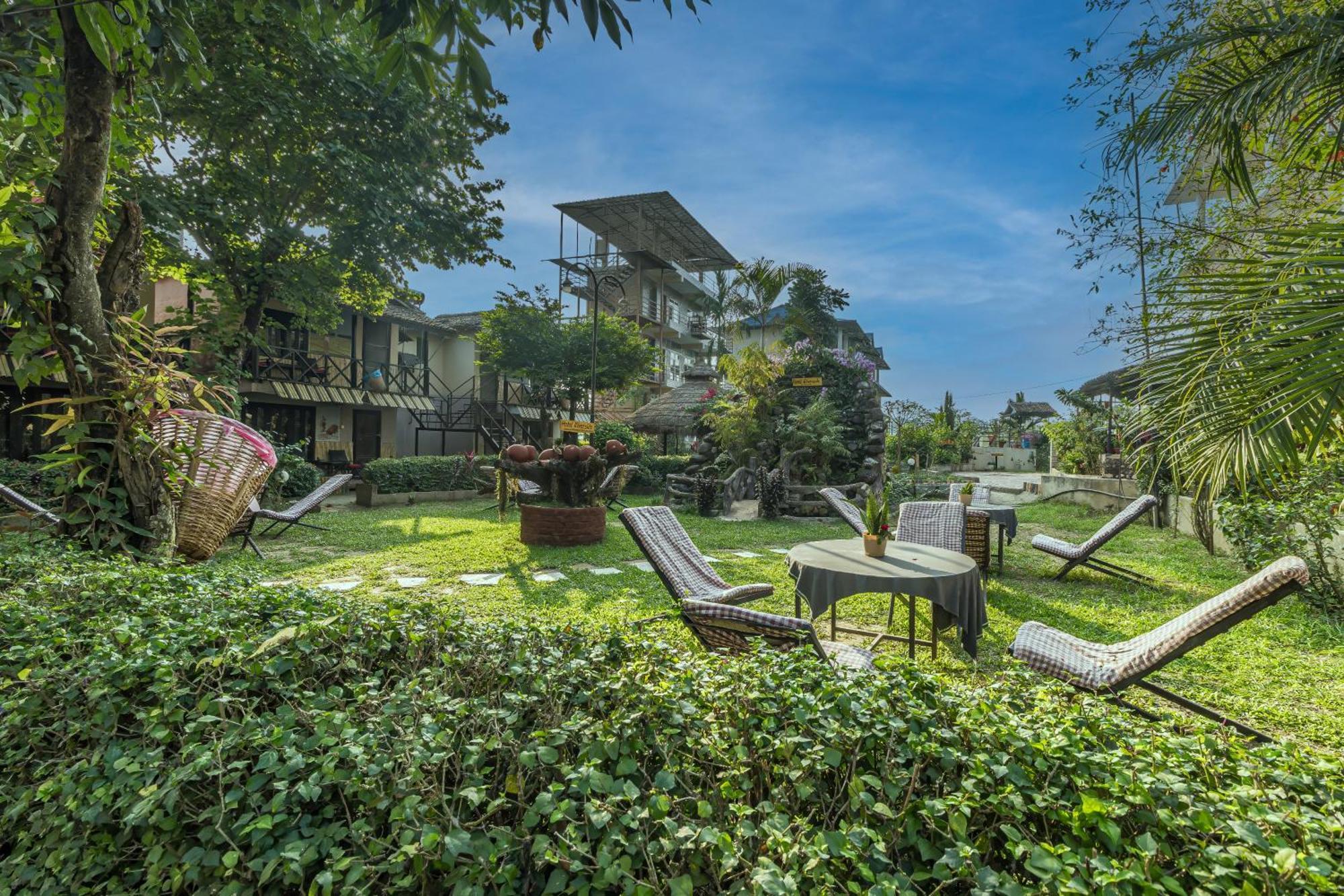 Hotel Riverside With Swimming Pool Sauraha Εξωτερικό φωτογραφία