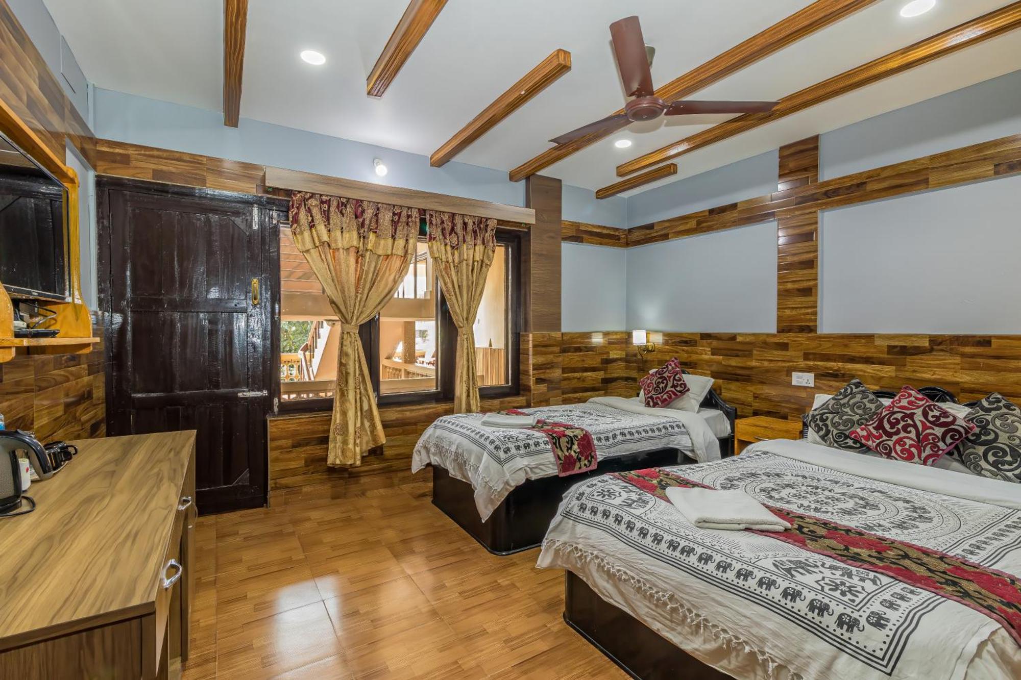 Hotel Riverside With Swimming Pool Sauraha Εξωτερικό φωτογραφία