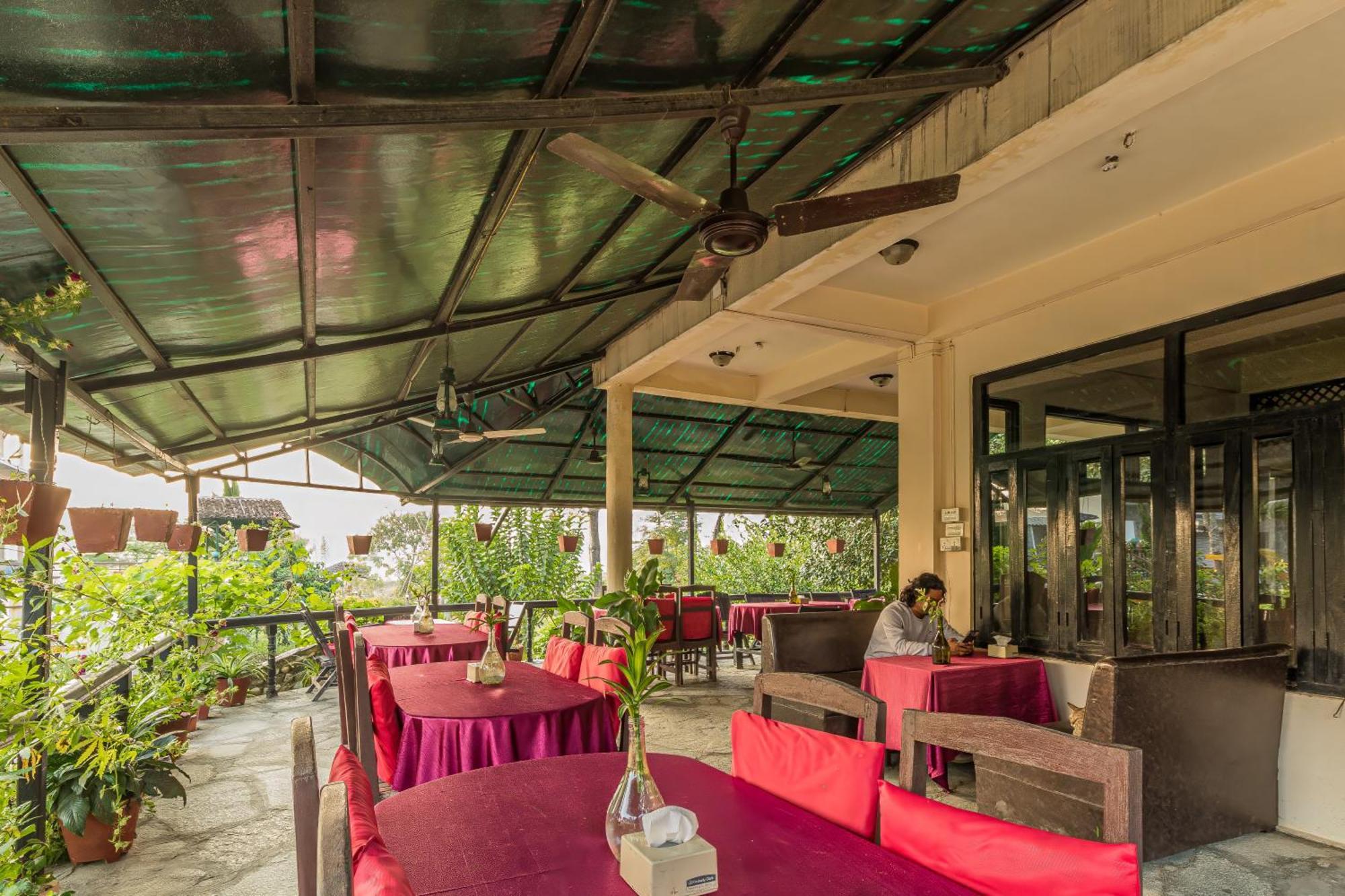 Hotel Riverside With Swimming Pool Sauraha Εξωτερικό φωτογραφία