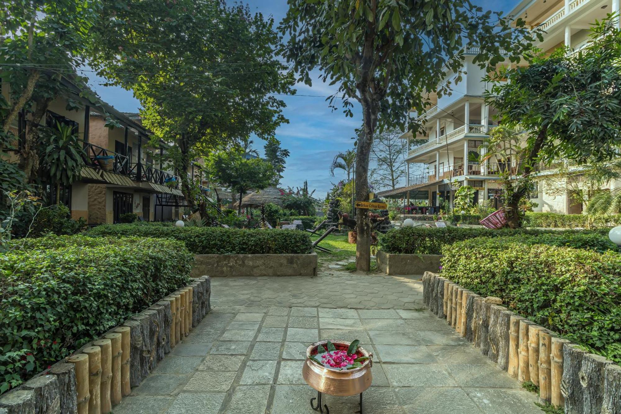 Hotel Riverside With Swimming Pool Sauraha Εξωτερικό φωτογραφία