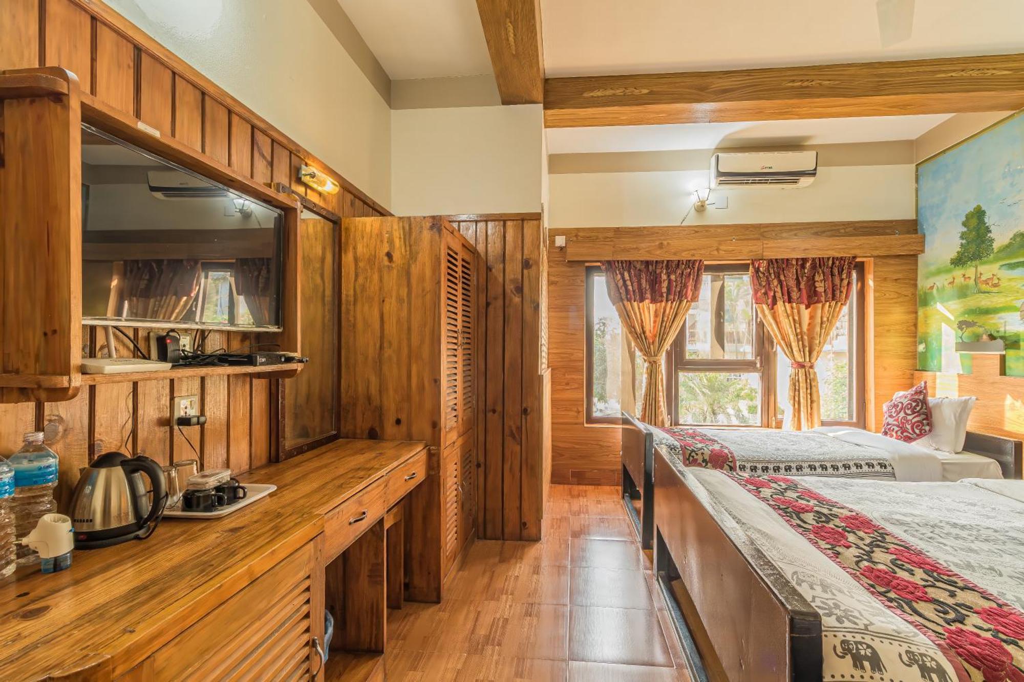Hotel Riverside With Swimming Pool Sauraha Εξωτερικό φωτογραφία