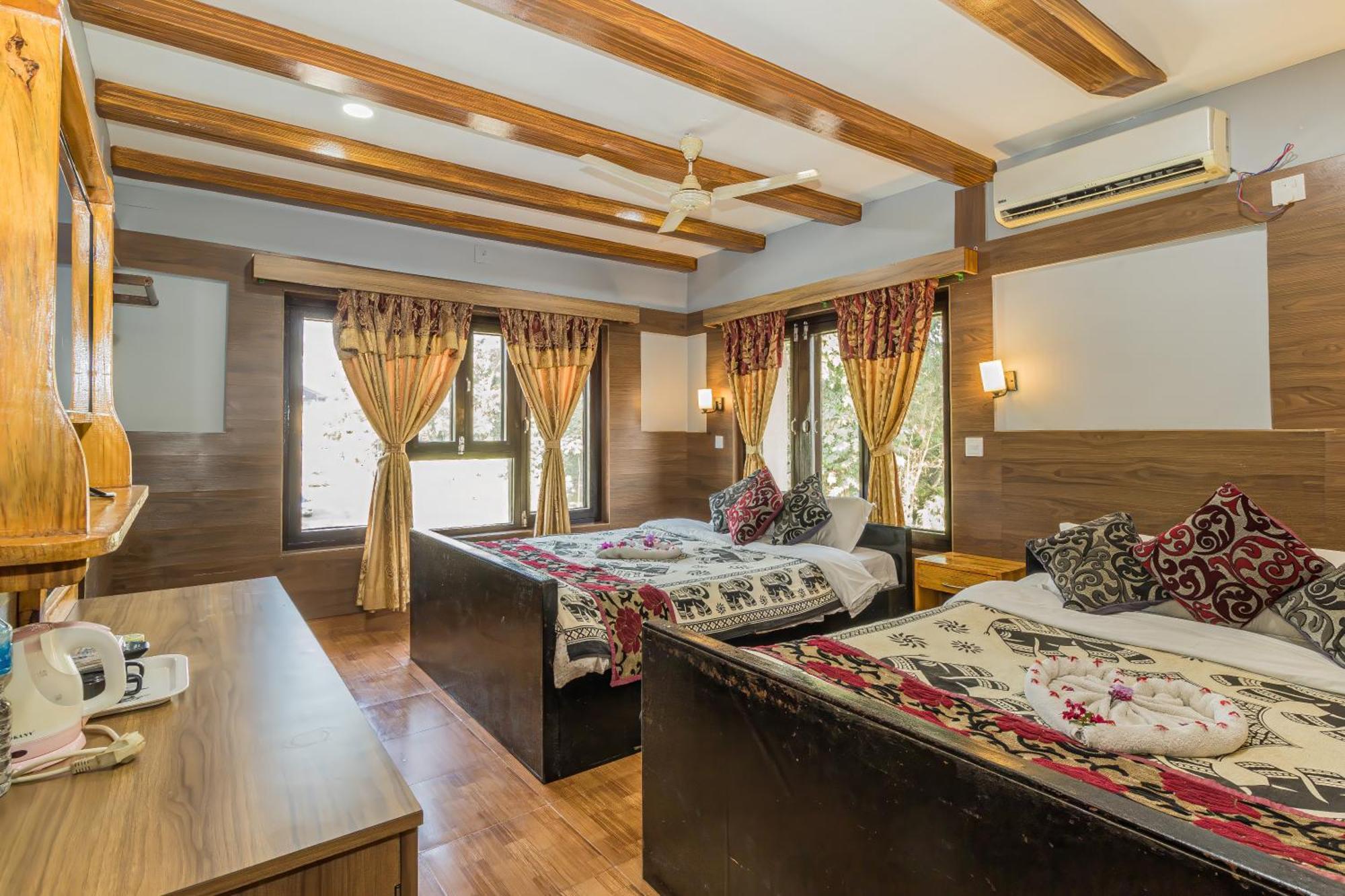 Hotel Riverside With Swimming Pool Sauraha Εξωτερικό φωτογραφία