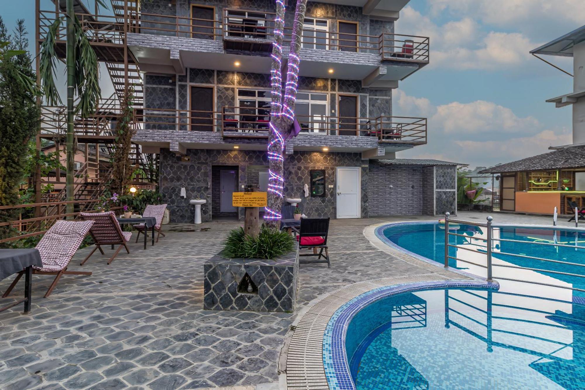 Hotel Riverside With Swimming Pool Sauraha Εξωτερικό φωτογραφία