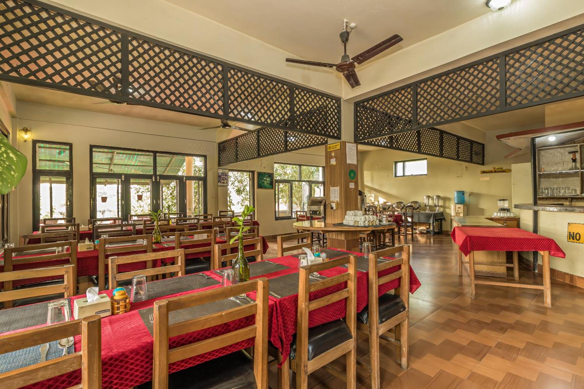 Hotel Riverside With Swimming Pool Sauraha Εξωτερικό φωτογραφία