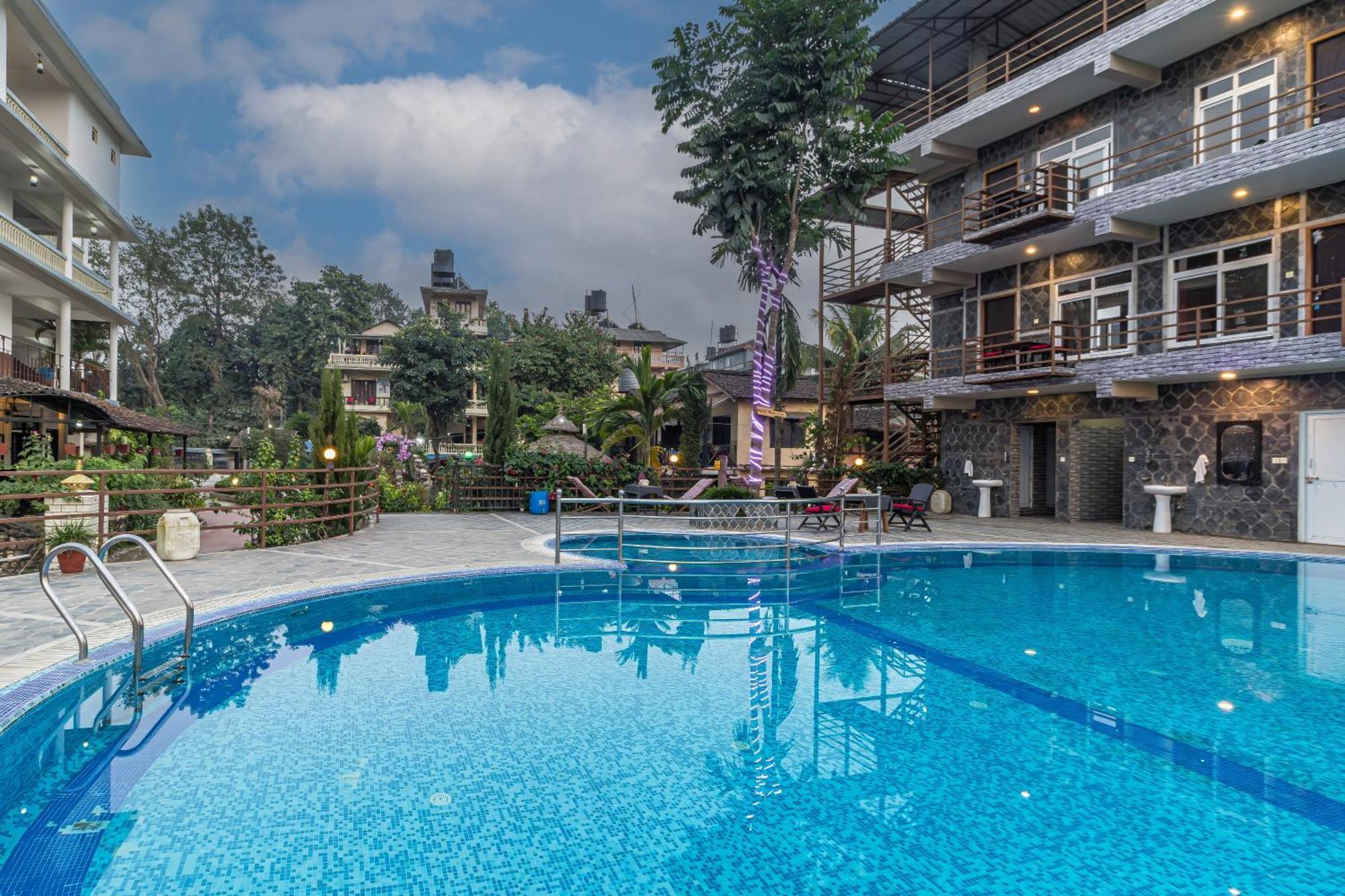Hotel Riverside With Swimming Pool Sauraha Εξωτερικό φωτογραφία