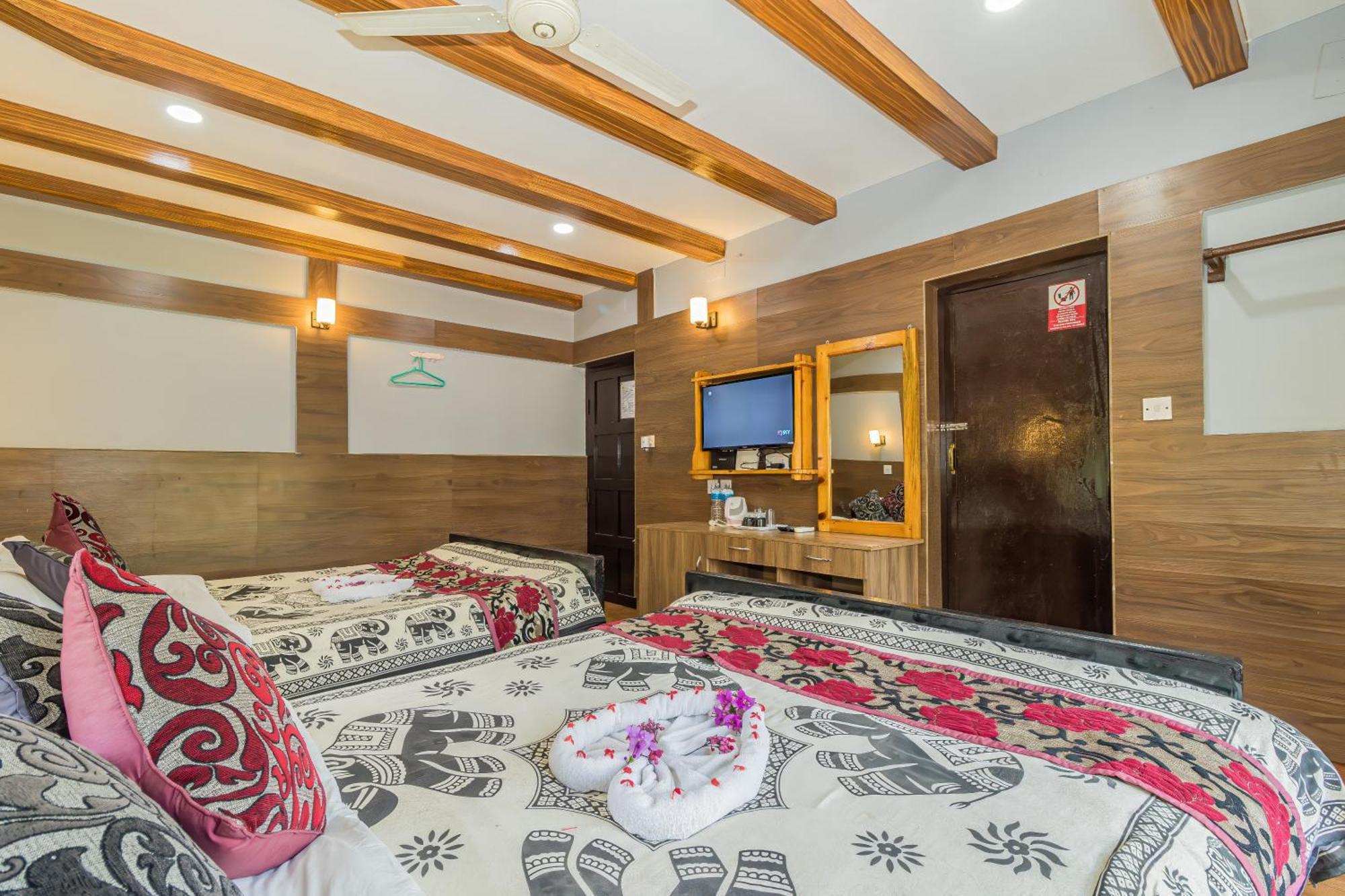 Hotel Riverside With Swimming Pool Sauraha Εξωτερικό φωτογραφία