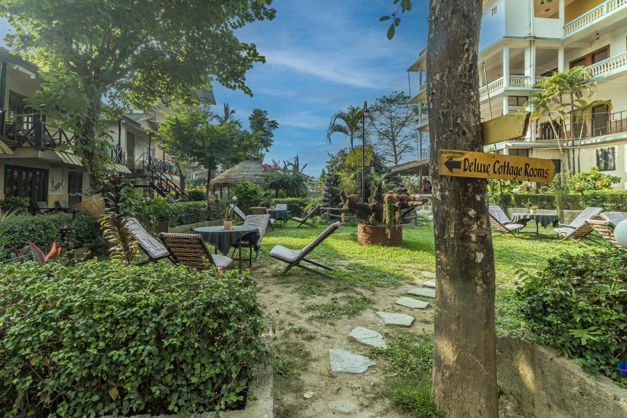 Hotel Riverside With Swimming Pool Sauraha Εξωτερικό φωτογραφία