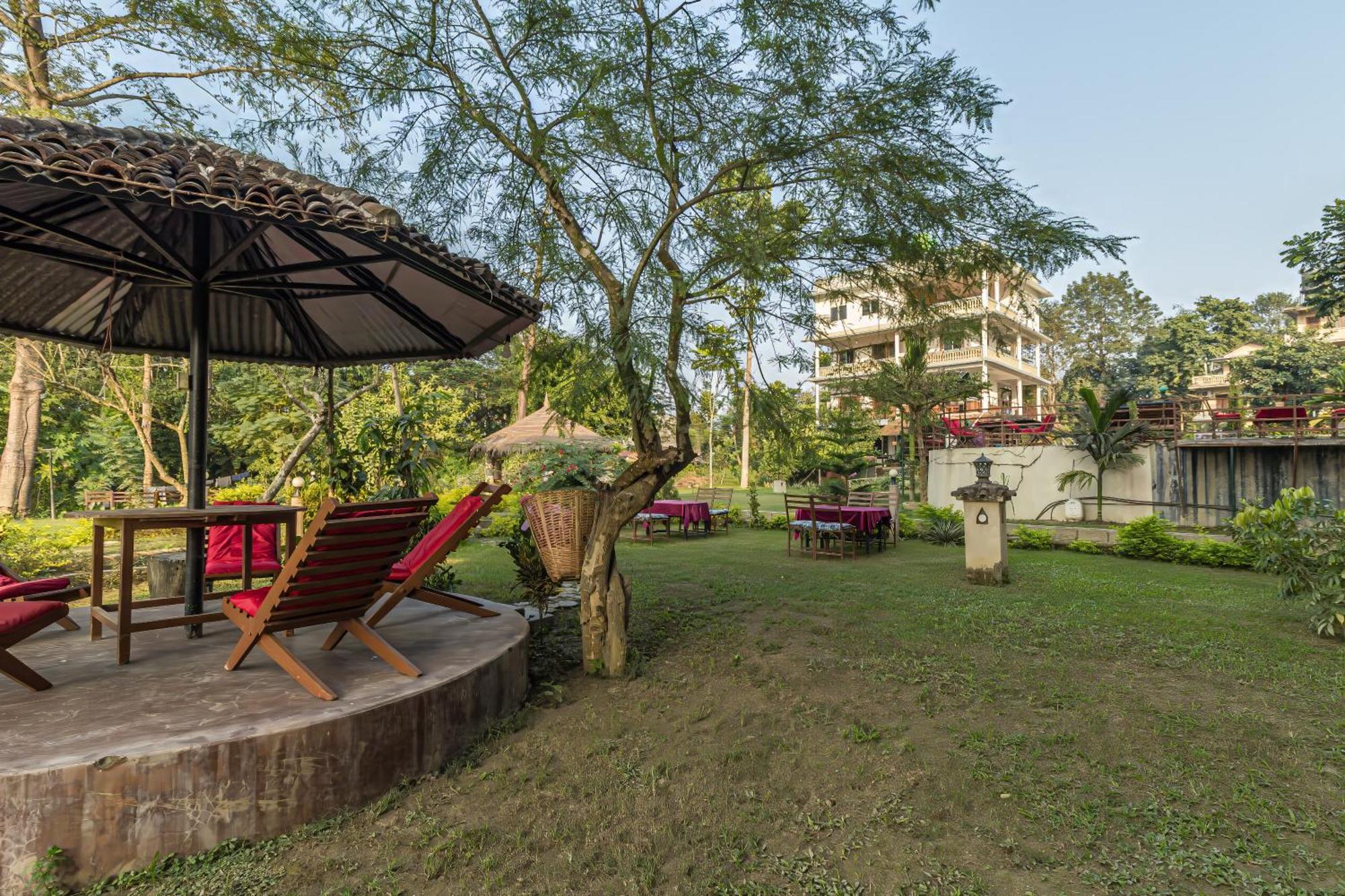 Hotel Riverside With Swimming Pool Sauraha Εξωτερικό φωτογραφία